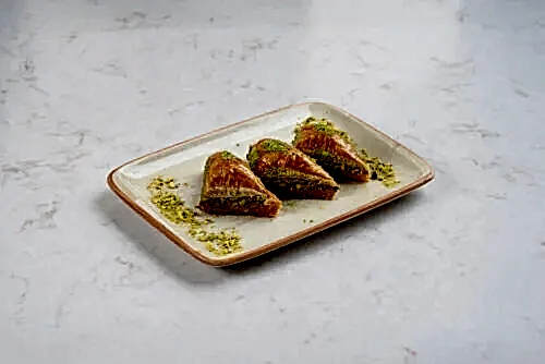 Triangle Shape with Pistachio – 3pcs